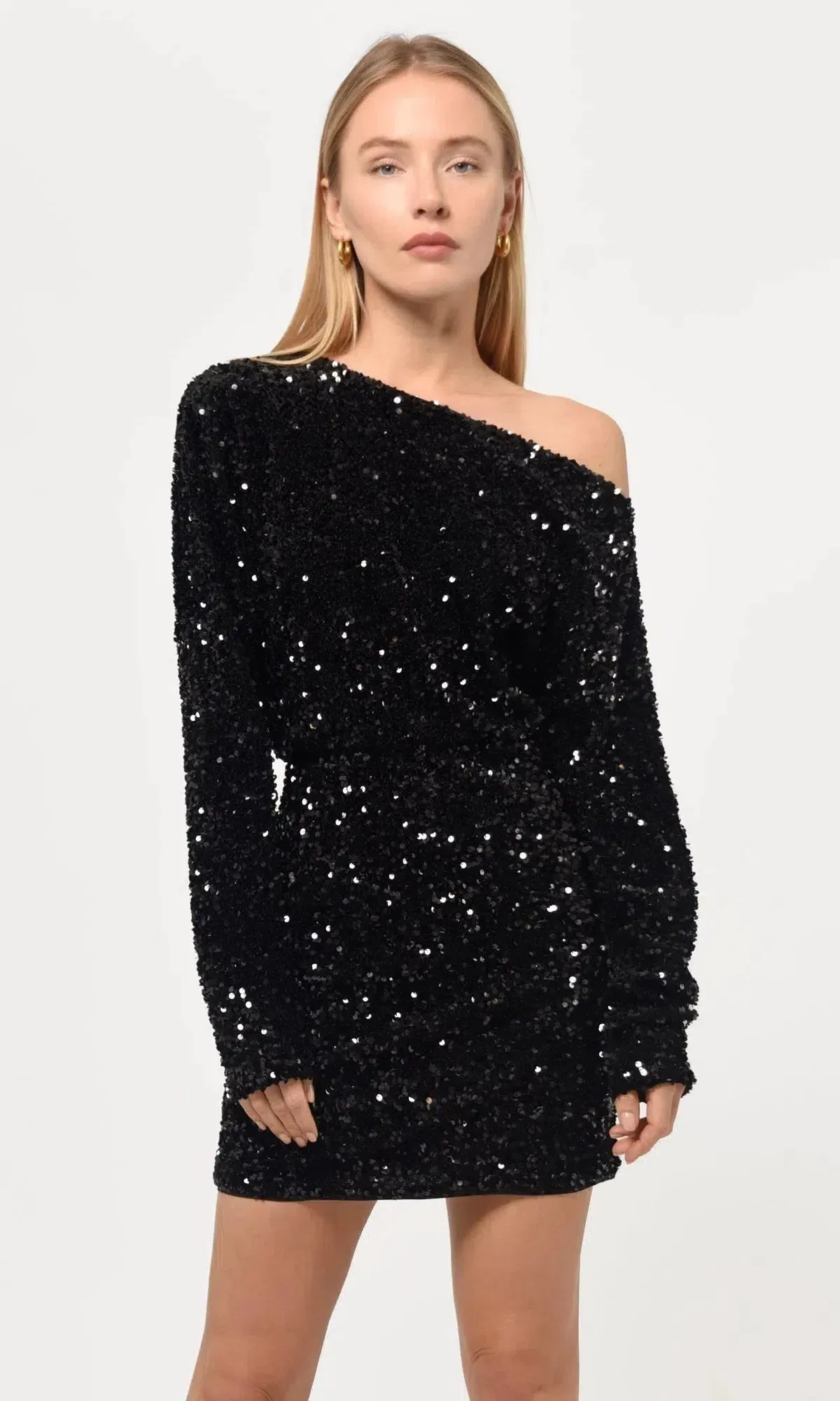 Aria – Side slit elegance – Off-shoulder sequin mini dress