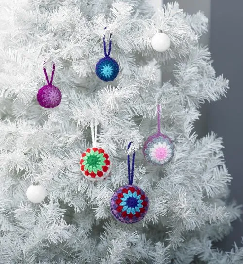 King Cole Christmas Crochet Pattern - Book 3