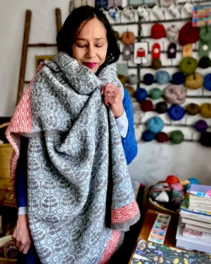 The Garden City Wrap by Dee Hardwicke  Kit in Di Gilpin Lalland DK