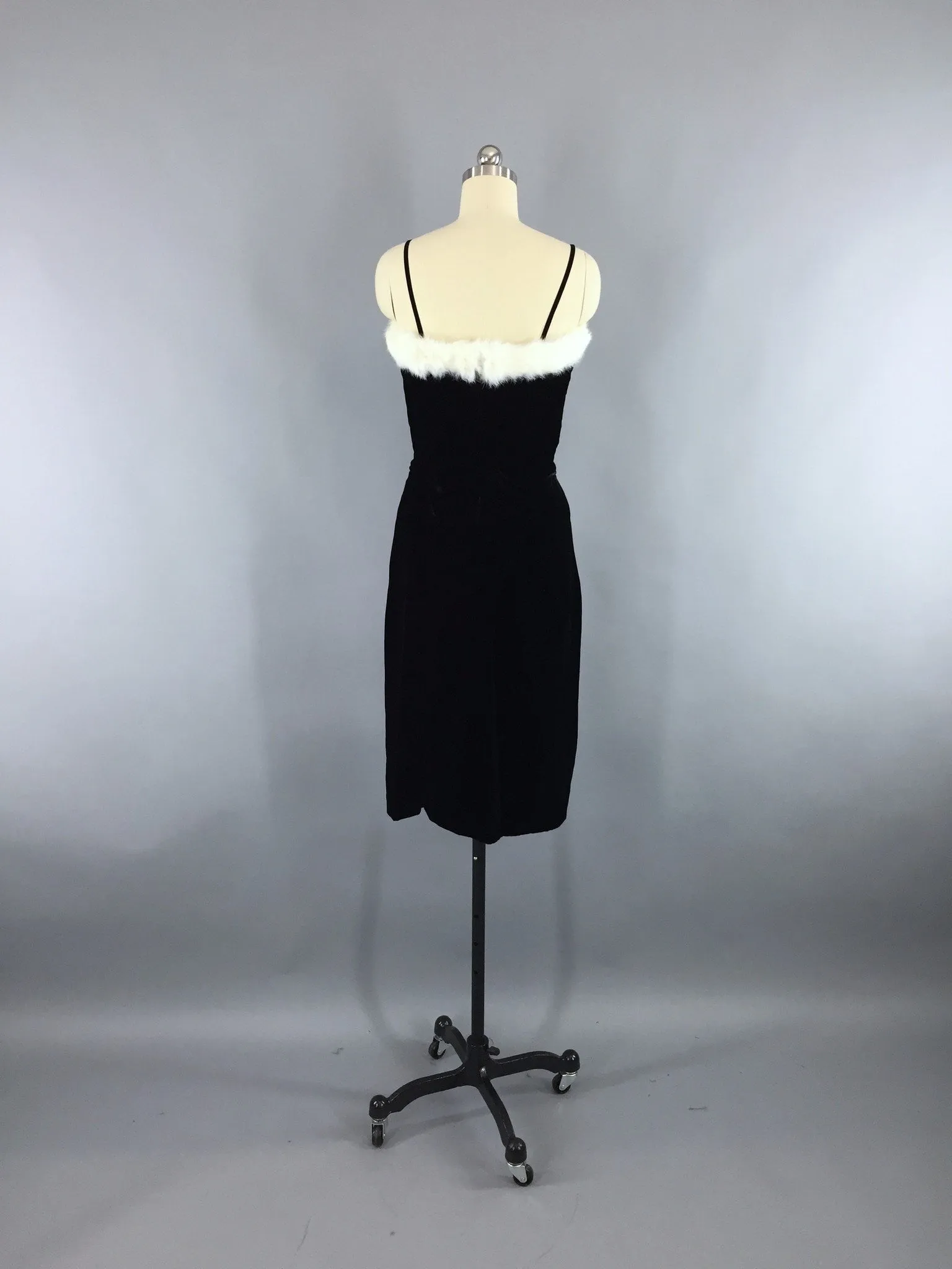 Vintage 1950s Dress / Black Velvet LBD