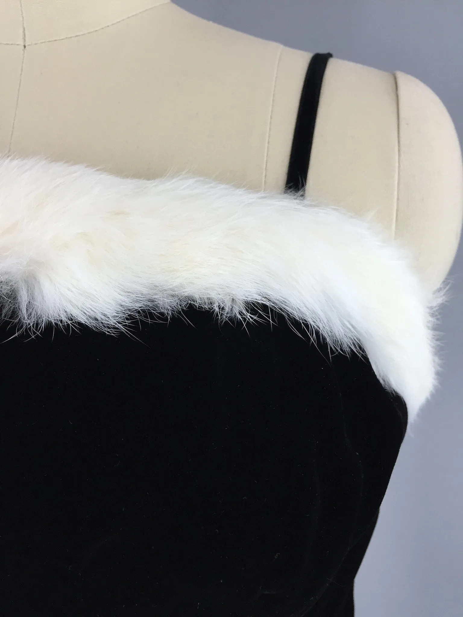 Vintage 1950s Dress / Black Velvet LBD